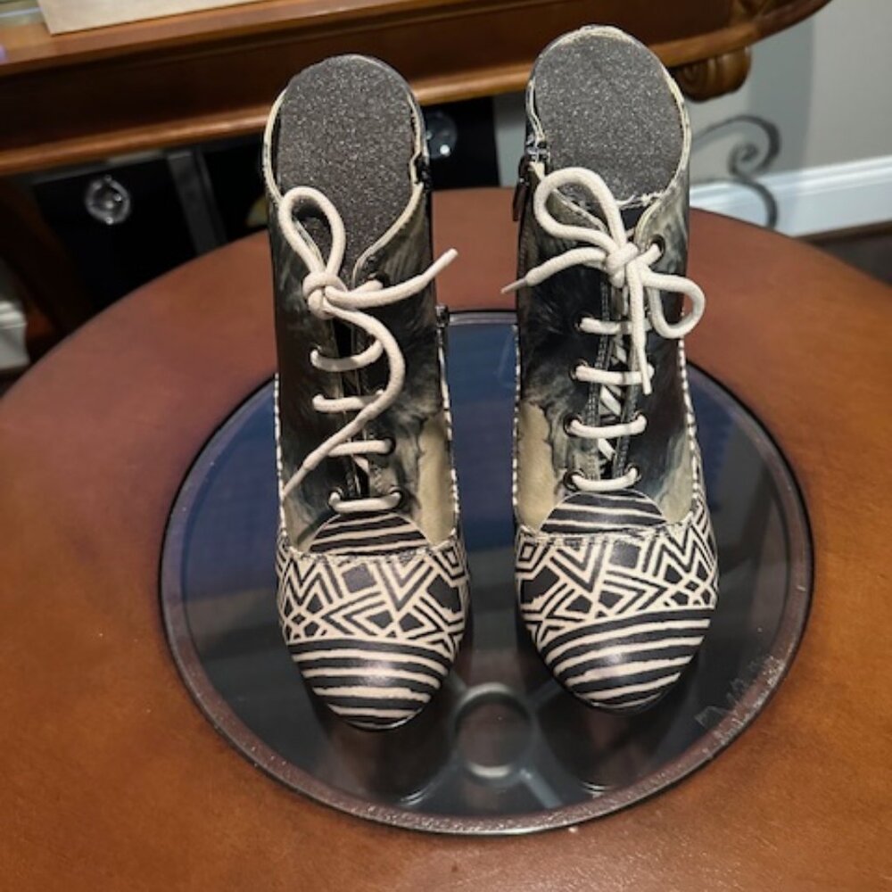 NWOT GOBY GRAY/GREEN LACE UP ANKLE BOOTS - BT314 W/SIDE ZIP.  SZ EU 39 (8.5 US)